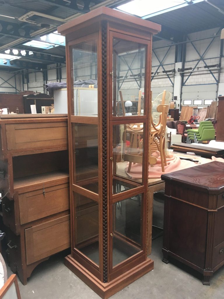 Vintage teak en glazen vitrine kast » Vintage Design