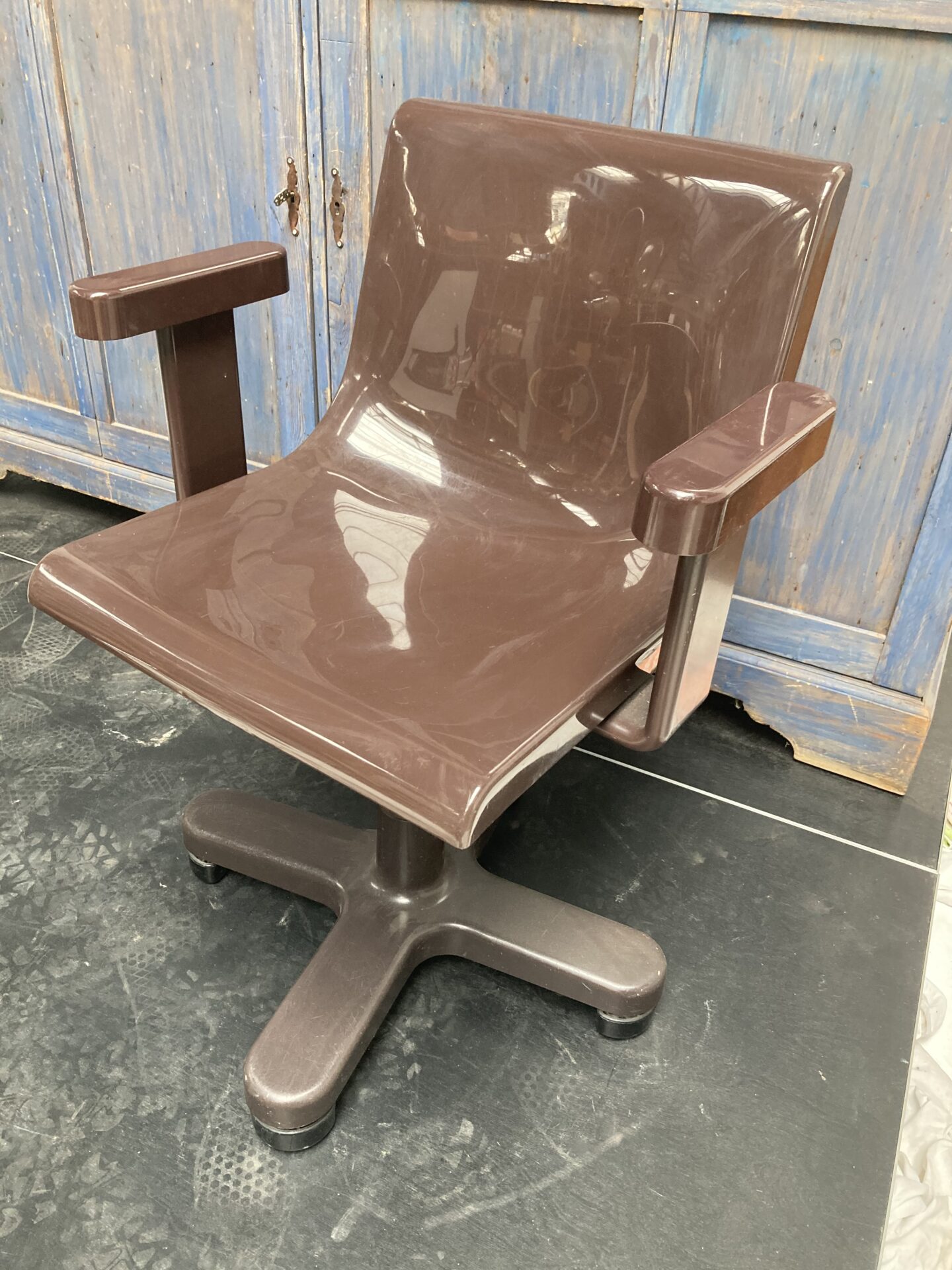 gekruld tyfoon vertegenwoordiger Design bureaustoel plastic met vering » Vintage Design webshop