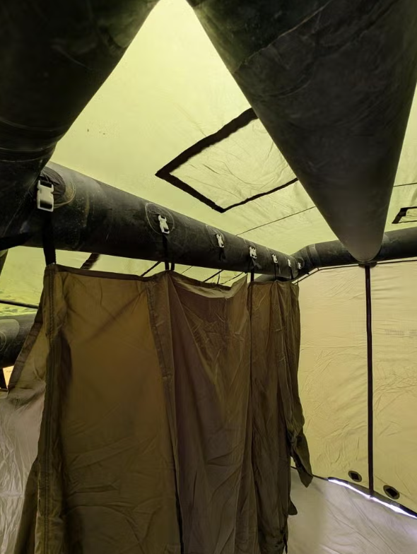 Opblaasbare Legertent met 4 Verwijderbare Douchecabines