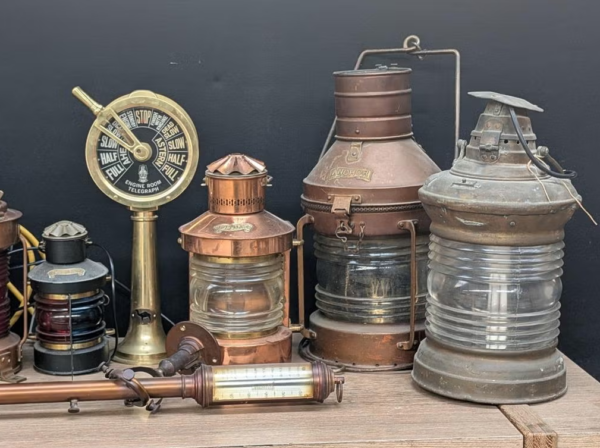 Antieke Scheepsverlichting & Maritieme Decoratie Collectie