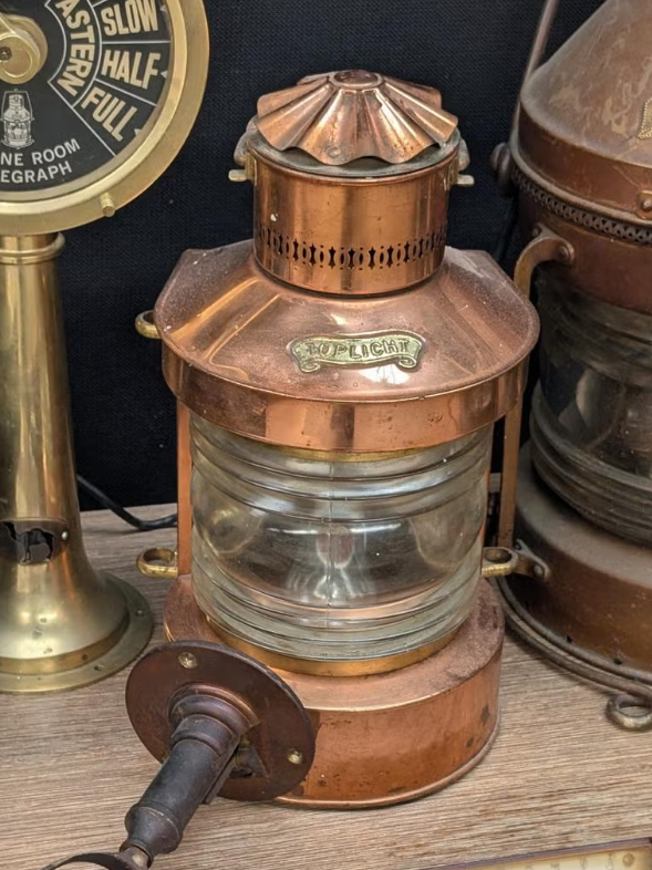 Antieke Scheepsverlichting & Maritieme Decoratie Collectie
