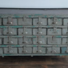 Vintage Apothecary Cabinet – 106 Drawers of Industrial Charm Vintage Industriële Metalen Grutterskast met 24 Laden