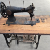 Antieke naaimachine adler