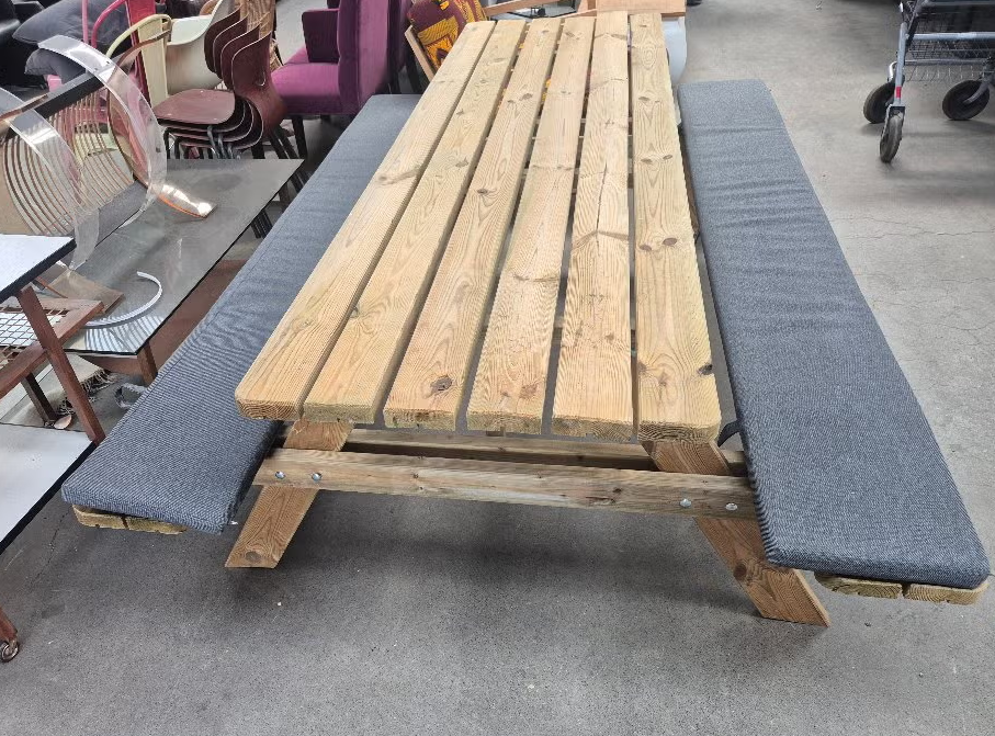 Picknicktafel voor binnen met kussen lengte 2.40m